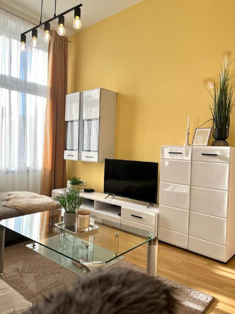 Apartment Olivia - Old Town Братислава Экстерьер фото